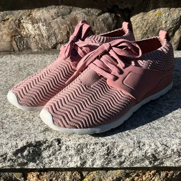 Women’s Ugg Willows Sneakers in Mauve Pink (7) - Picture 3 of 10